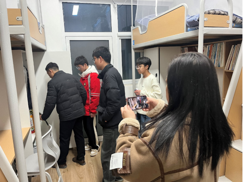 走访入寝，关怀暖心——淮北一中高一年级开展班主任查寝活动(1)413.png